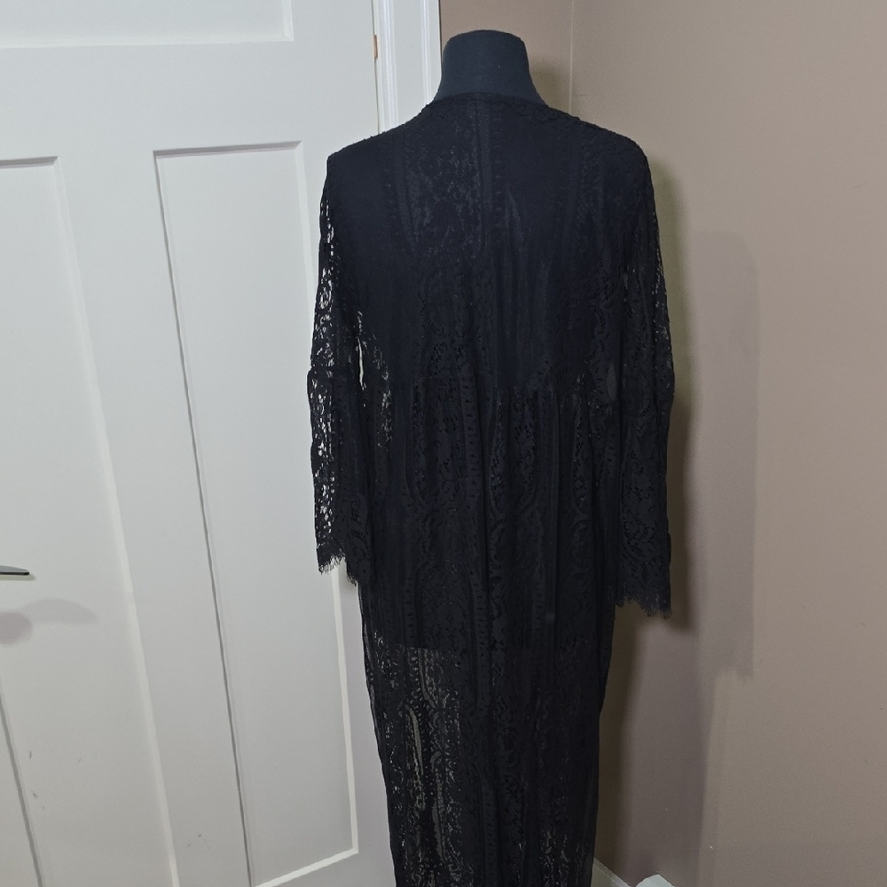 Long Detailed Lace Cover-Up Robe - Picture 8 of 9